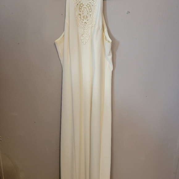 Very elegant ivory dress. - Picture 4 of 4